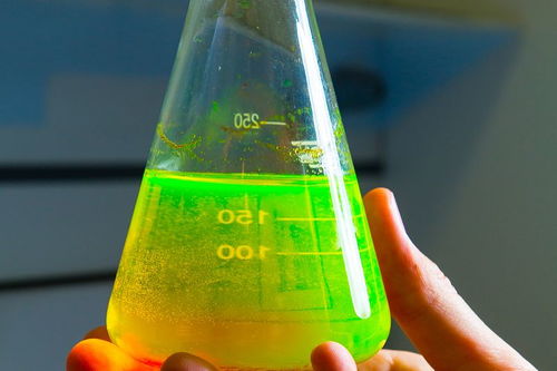 实验室里用乙醇和浓硫酸反应生成乙烯,再用溴与乙烯反应生成1,2 二溴乙烷,可能存在的主要副反应有 乙
